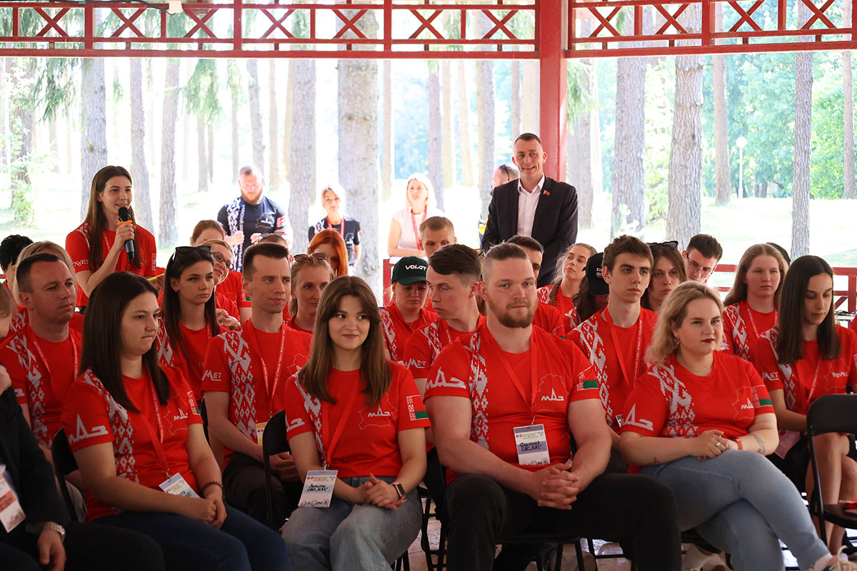 В оздоровительном комплексе «Зубренок» прошел II республиканский молодежный  форум «Беларусь – страна твоих возможностей». - БЕЛОРУССКИЙ ПРОФСОЮЗ  РАБОТНИКОВ ОТРАСЛЕЙ ПРОМЫШЛЕННОСТИ «БЕЛПРОФМАШ»